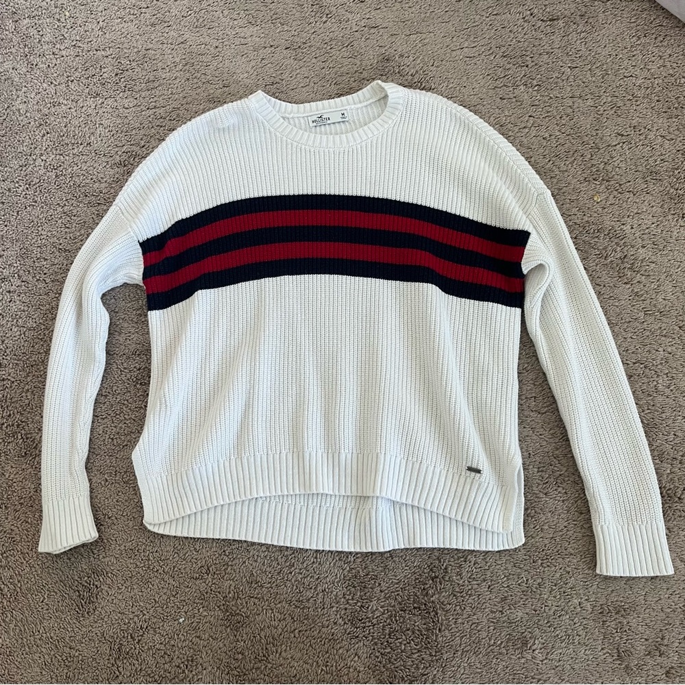 Hollister sweater•Bought used•Wore a couple times